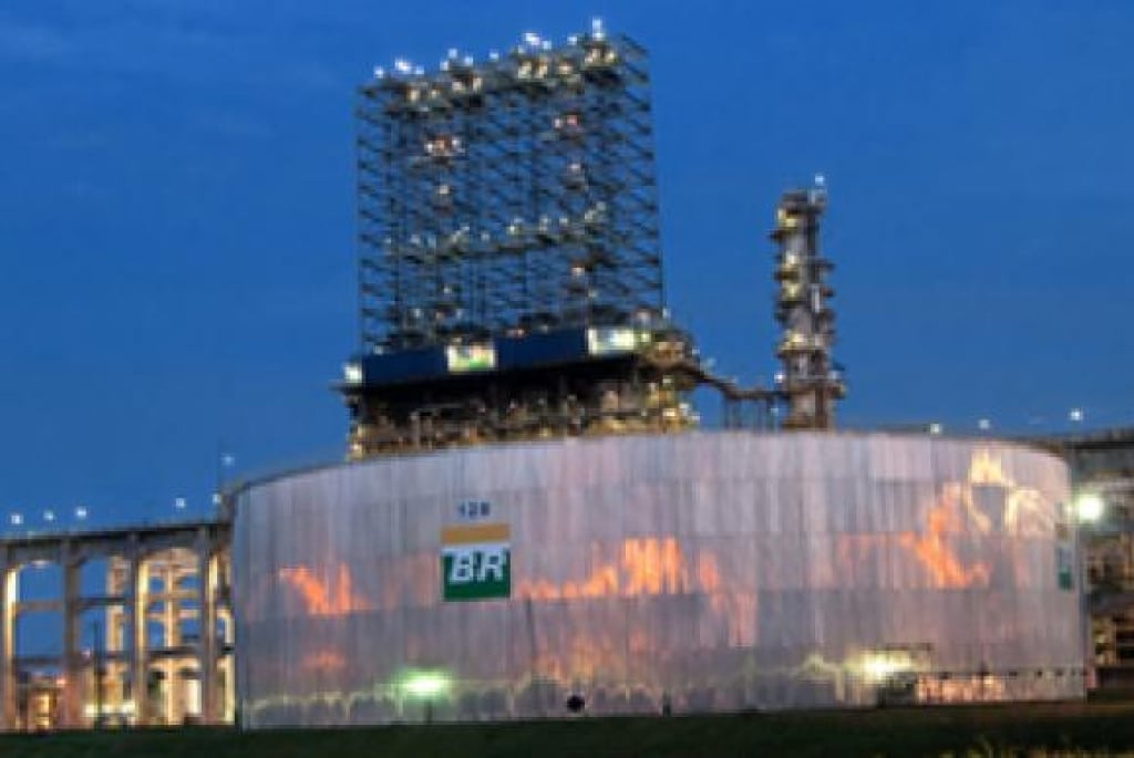 Petrobras anuncia quarto reajuste da gasolina em refinarias