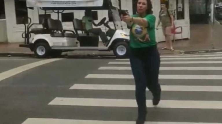 Deputados vão pedir a cassação de Carla Zambelli