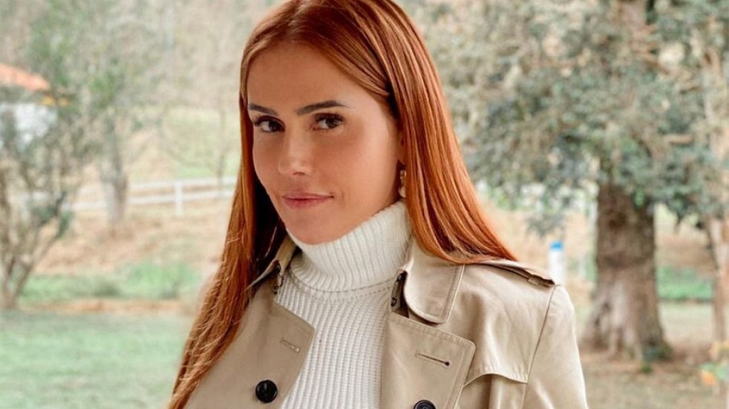 Deborah Secco assume que já namorou mulher famosa em segredo Deborah Secco assume que já namorou mulher famosa em segredo