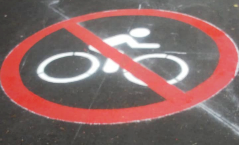 Emdurb pinta pista de cooper contra ciclistas; fiscalização fica com a PM