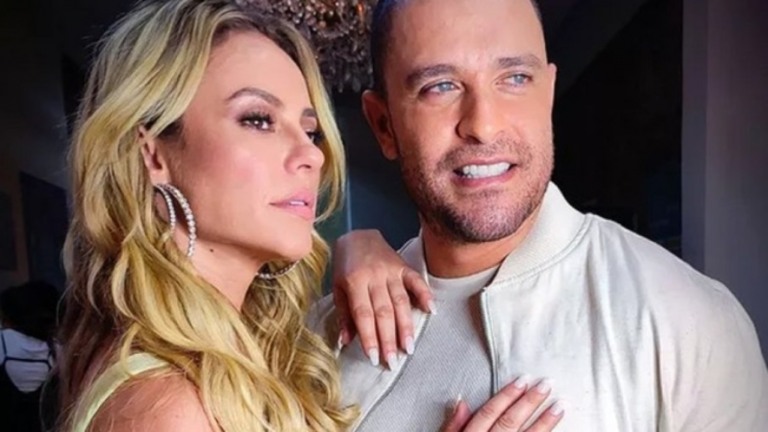 Carnaval 2022: Diogo Nogueira faz show acompanhado de Paolla Oliveira