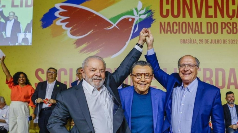 Lula promete manter frente ampla após a eleição