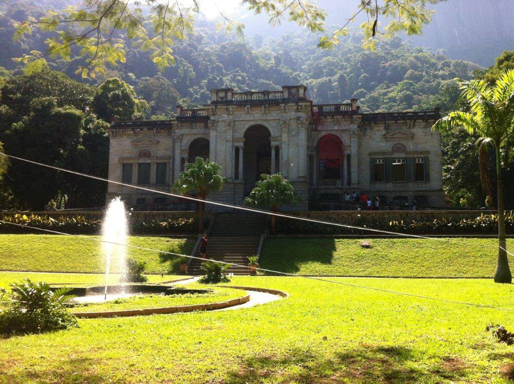 Complete o passeio ao Jardim Botânico com uma caminhada até o Parque Lage, aos pés do Corcovado. Foto: Juliana Bianchi