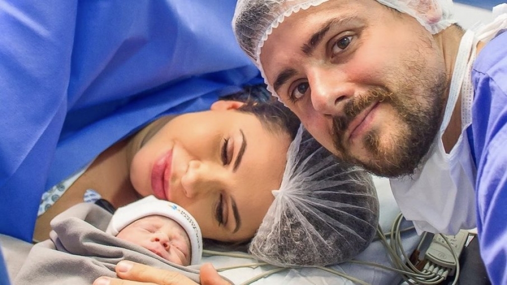 "Maior emoção e amor do mundo", diz ex-BBB Cacau Colucci sobre primeiro filho "Maior emoção e amor do mundo", diz ex-BBB Cacau Colucci sobre primeiro filho