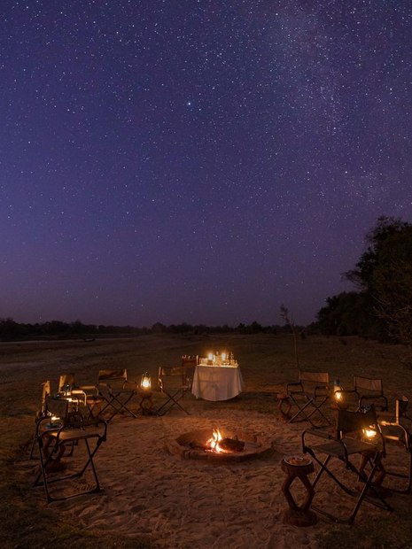 parque nacional de safári a noite