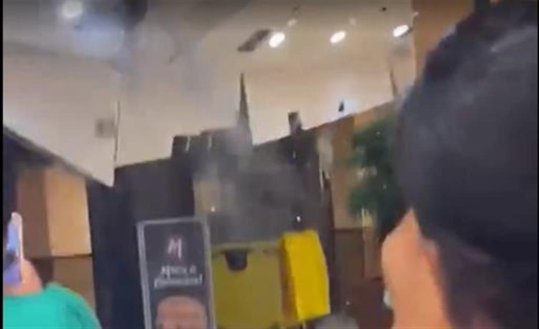 Parte de teto desaba em shopping center de Osasco, veja imagens