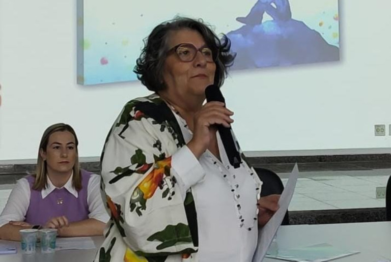 Professora doutora Maria Elizabeth da Silva Hernandes