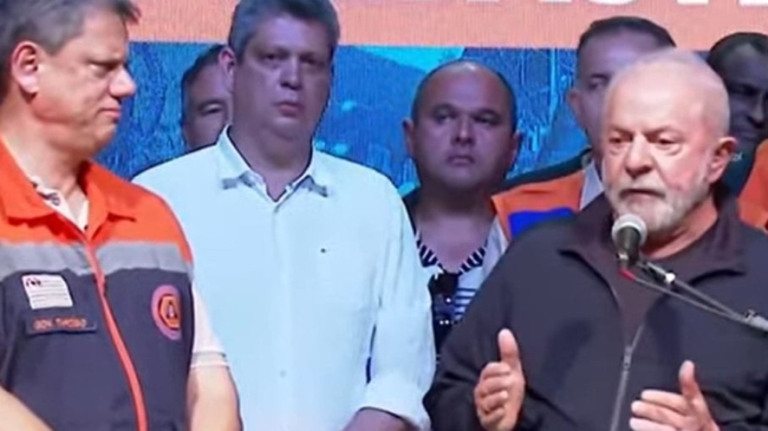 Tempestade no litoral de SP: Ao lado de Tarcísio, Lula defende união