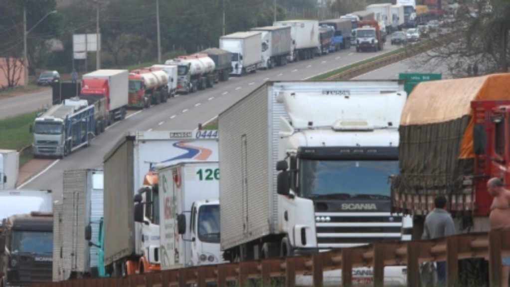 Por falta de dinheiro, auxílio-diesel para caminhoneiros deve ficar só no papel