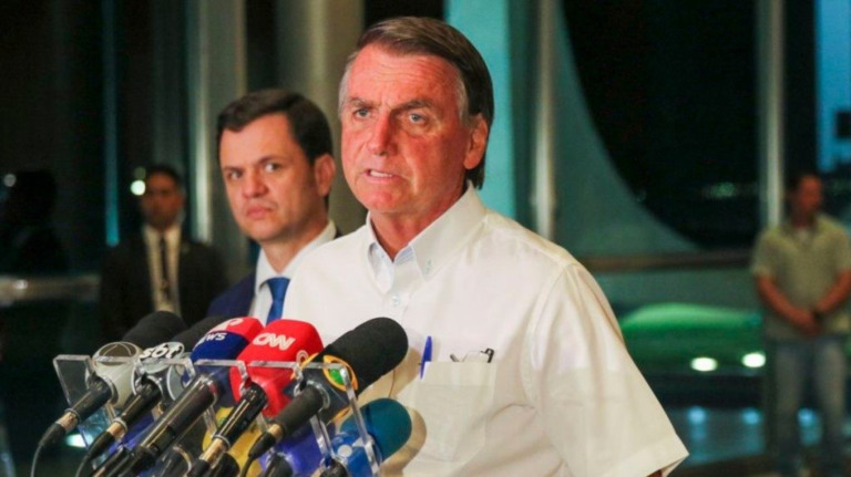 Bolsonaro nomeia novos ministros do STJ após autorização do Senado