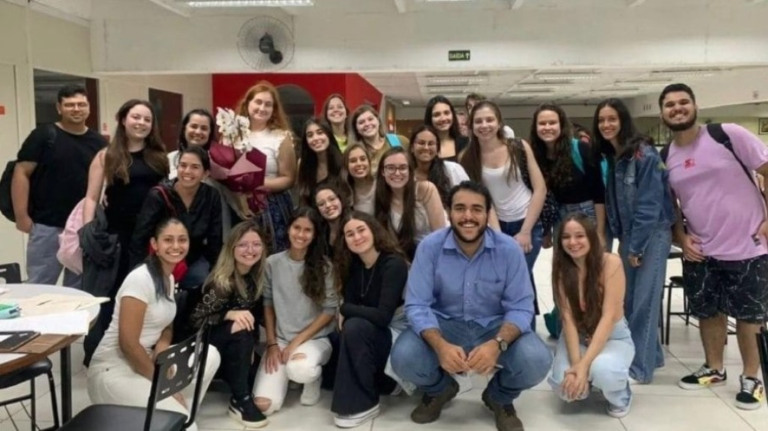 SP: universitária alvo de preconceito pela idade recebe homenagem