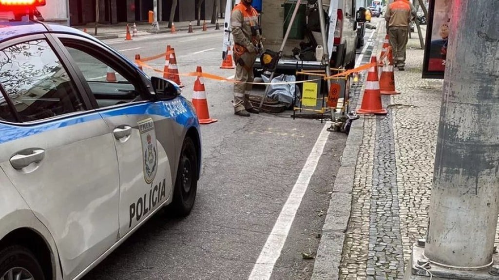 Homem tenta furtar cabos de galeria subterrânea e morre eletrocutado