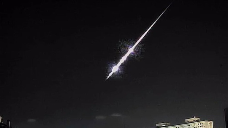 Vídeo: observatório registra queda de dois meteoros em 48 horas no RS
