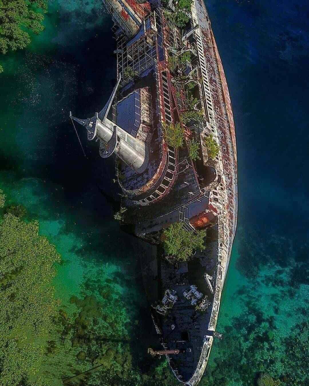 MS Discoverer naufragou nas Ilhas Salomão em 2000 . Foto: Reprodução/Instagram