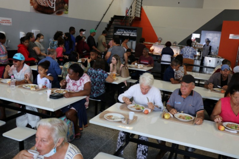 Restaurante popular municipal na zona sul bate meta de 400 refeições todos os dias