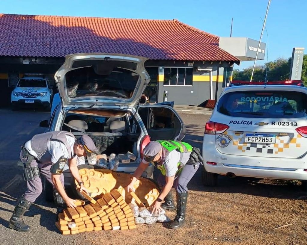 Suspeito é preso com 56kg de drogas após fuga em Assis: maconha, skunk e crack