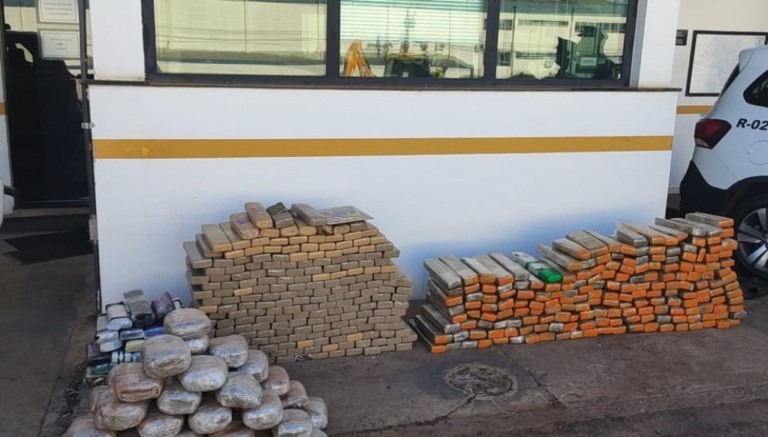 Motorista abordado por alta velocidade é preso com 430kg de maconha na SP-294