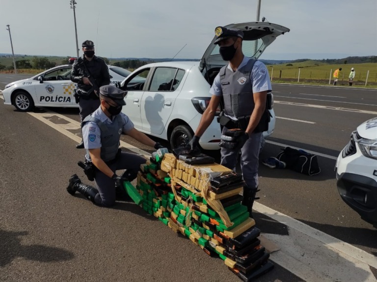 Rota Caipira - Abordagens em Marília e Assis apreendem maconha; acusados presos