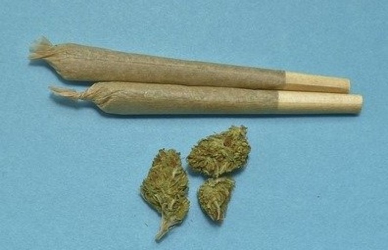 Mulher é presa com crack, maconha e cocaína na zona Sul