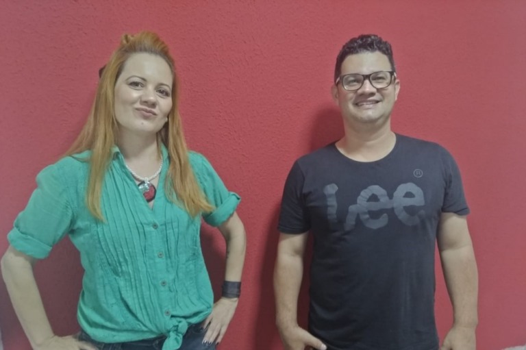 A diretora comercial Marcela Silva e Elias Marques sócio diretor da FM 96,5