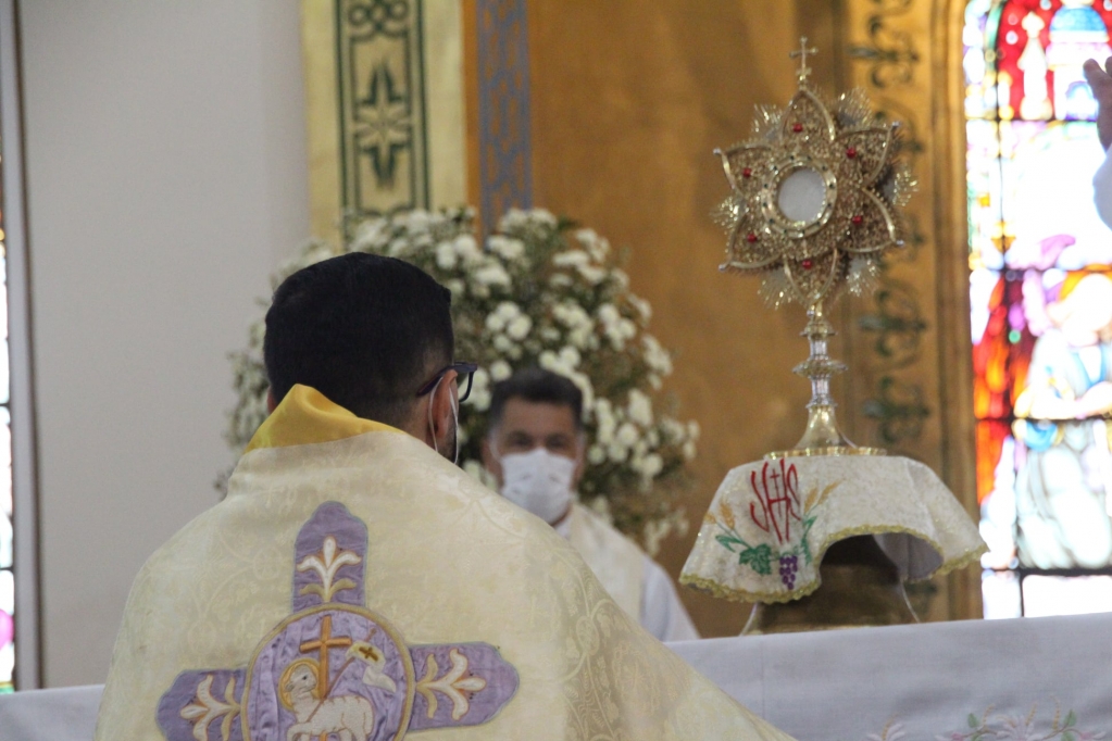 Dia de Santo Antonio tem missas e venda de bolo neste domingo Dia de Santo Antonio tem missas e venda de bolo neste domingo