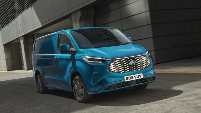 Ford E-Transit Custom chegará em 2023 com 380 km de autonomia