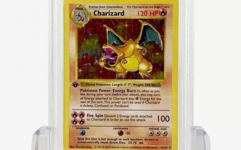 Homem é preso por usar auxílio da pandemia para comprar carta Pokémon