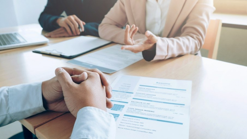 Mais de 4,5 milhões deixam seus empregos nos Estados Unidos; entenda o porquê Mais de 4,5 milhões deixam seus empregos nos Estados Unidos; entenda o porquê