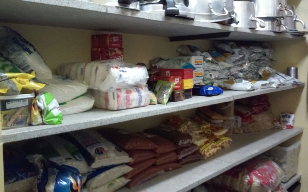Marília vai distribuir merenda escolar a alunos durante recesso; decreto confuso