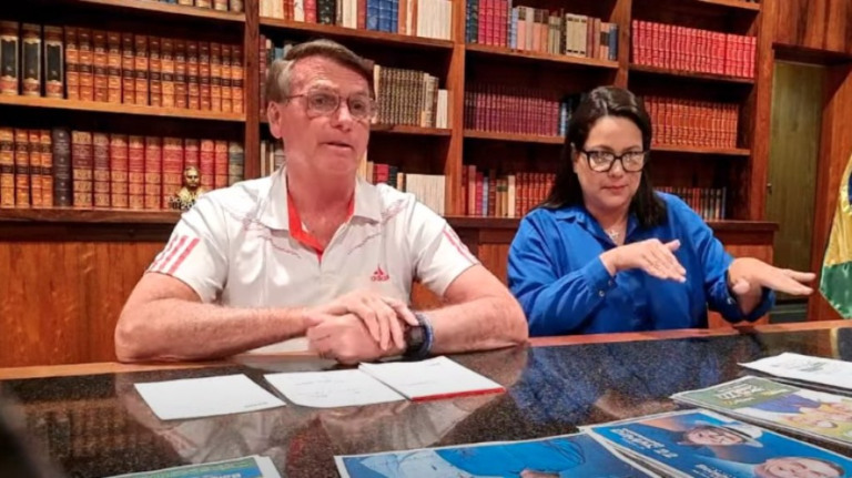 'Comete alguns deslizes', diz Bolsonaro se referindo a Tarcísio