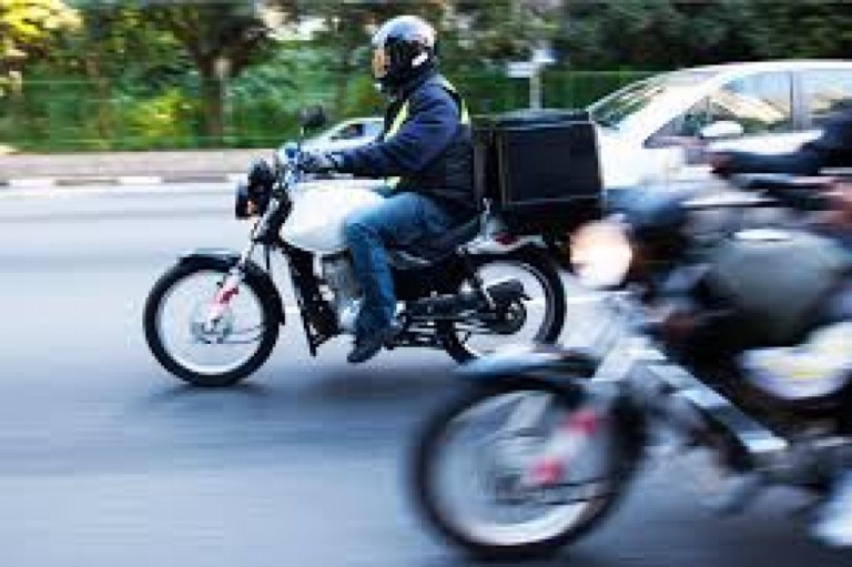 Detran incentiva regularização, cursos e compras para motoboys; aulas em janeiro