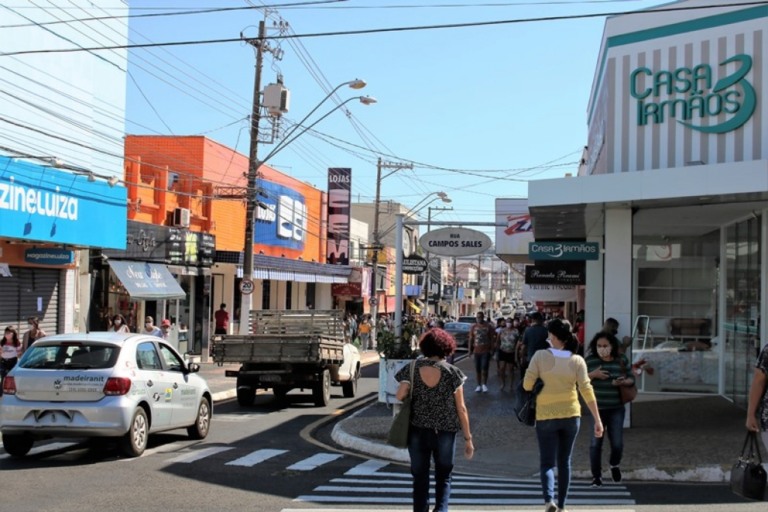 Prefeito vê excesso de movimento com preocupação e promete fiscalização