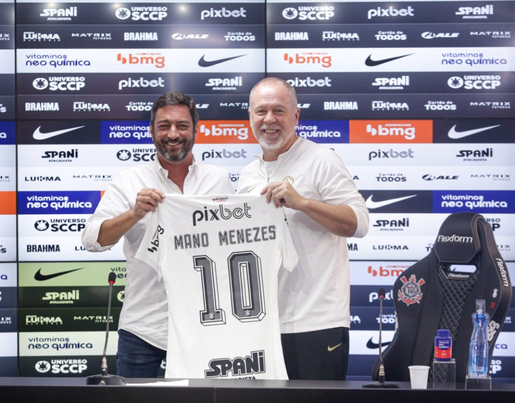 Mano Menezes acerta com Corinthians; contrato vai até 2025