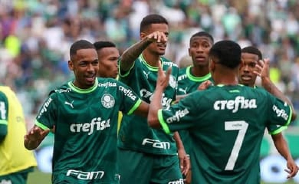 Palmeiras goleia mais uma vez e se classifica na copinha