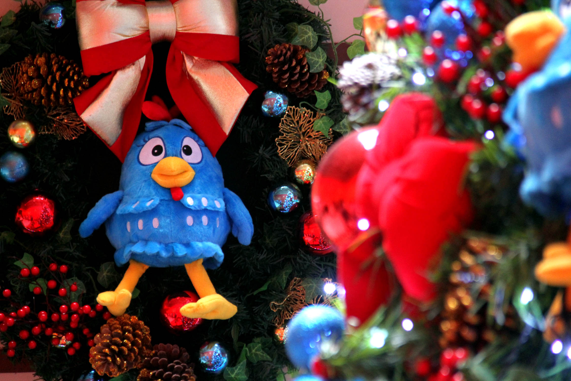 Marilia Shopping une Papai Noel e Galinha Pintadinha em decoração de Natal interativa