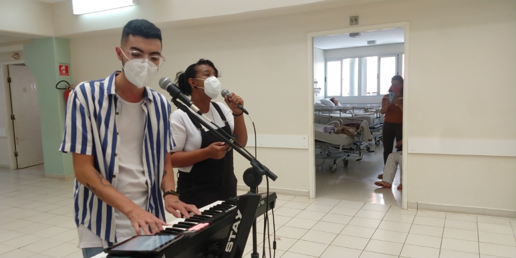 HBU tem apresentação musical, mensagens de fé e conforto para pacientes