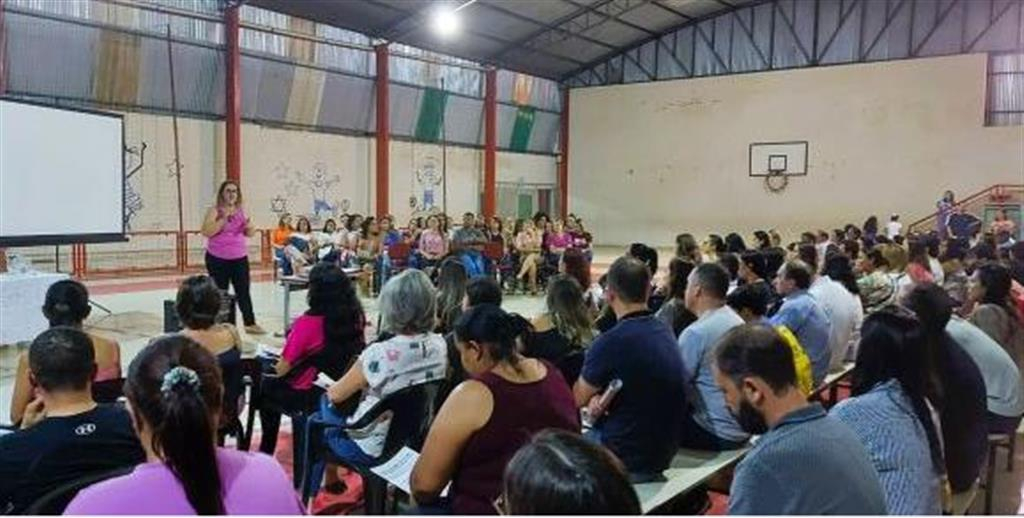 Pompéia promove palestras de psicólogas sobre violência nas escolas Pompéia promove palestras de psicólogas sobre violência nas escolas