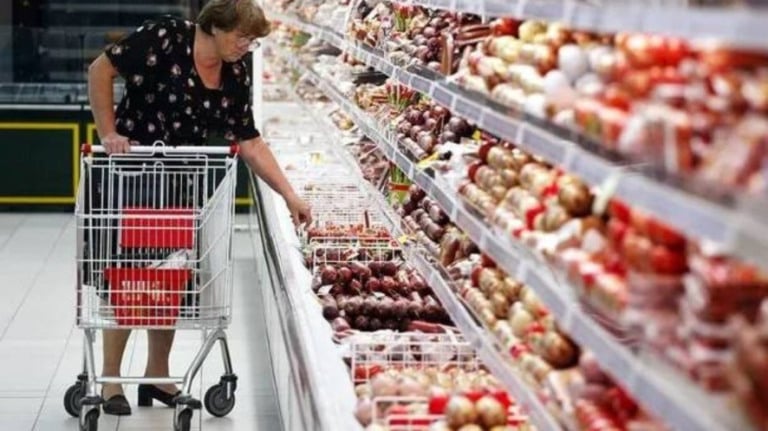 Preços nos supermercados ficam estáveis em agosto, aponta Apas