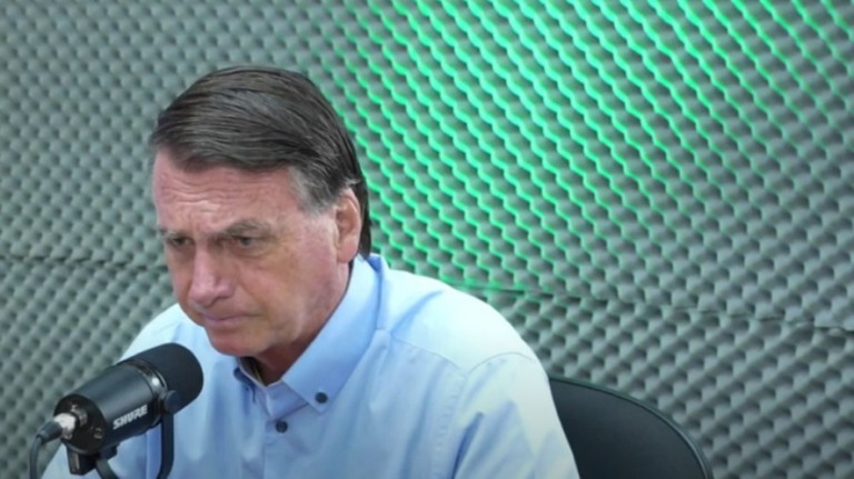 Moraes proíbe Bolsonaro de dizer que o PT foi contra o Auxílio Brasil