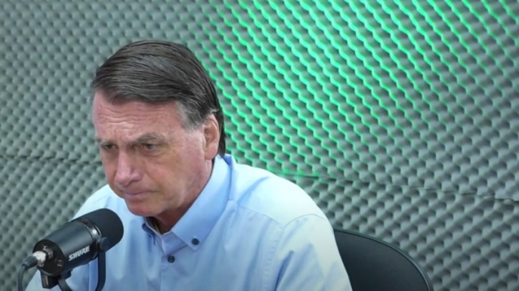 Moraes proíbe Bolsonaro de dizer que o PT foi contra o Auxílio Brasil