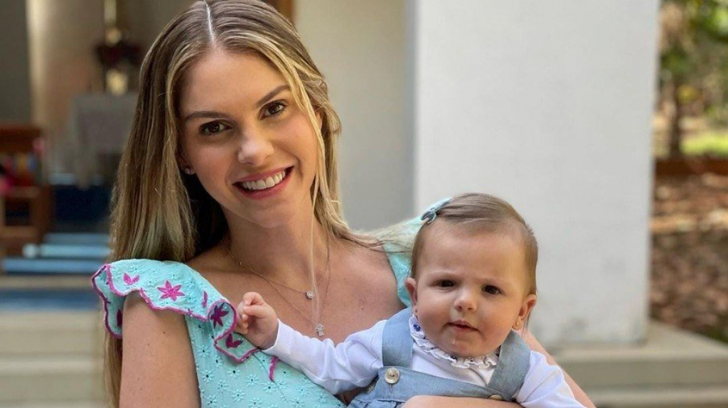 Bárbara Evans rebate críticas de colunista por ter babás: "Faço tudo"