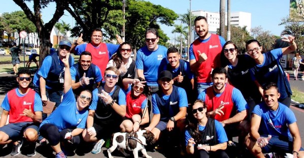 Cãominhada reúne mil pessoas, muitos pets e celebra 60 anos da Unimar