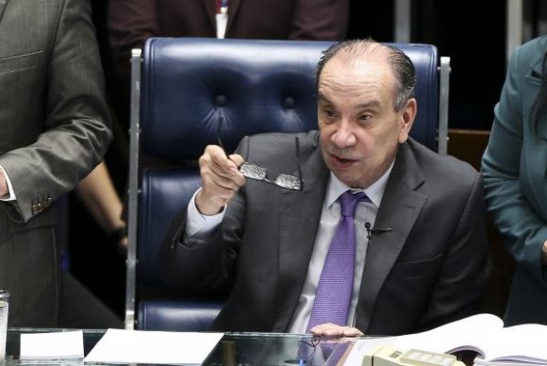 Aloysio Nunes vai substituir Serra no Ministério das Relações Exteriores