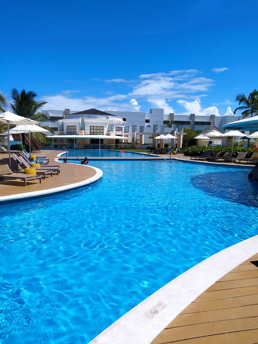 Bar na principal piscina do Nickelodeon Resort Punta Cana. Foto: Rafael Nascimento/ iG Turismo