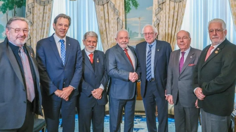 Prazer de conhecer, diz Lula ao se encontrar com Bernie Sanders