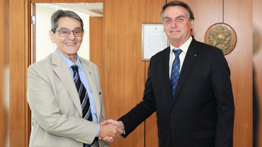 Bolsonaro busca partido para disputar reeleição e ainda mira três siglas Bolsonaro busca partido para disputar reeleição e ainda mira três siglas