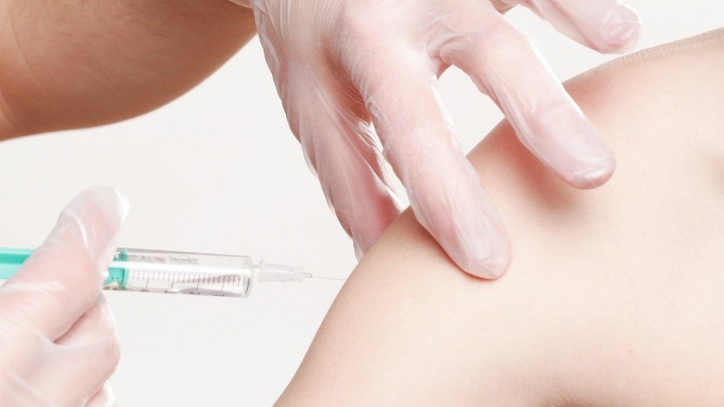 Saúde adiciona dose de reforço para adolescentes de grupo prioritário