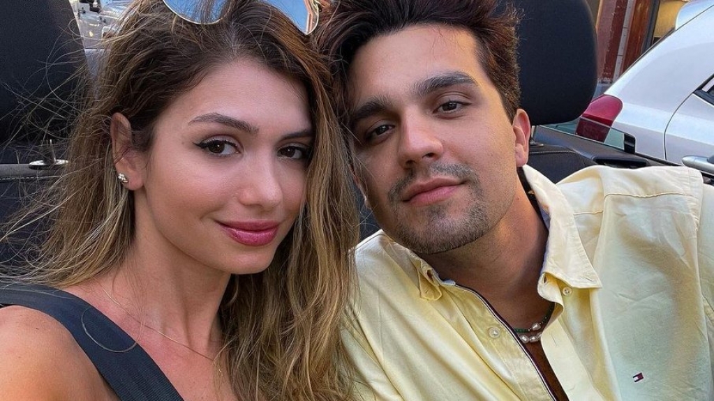 Luan Santana compartilha foto com a namorada: "Baixinha invocada"