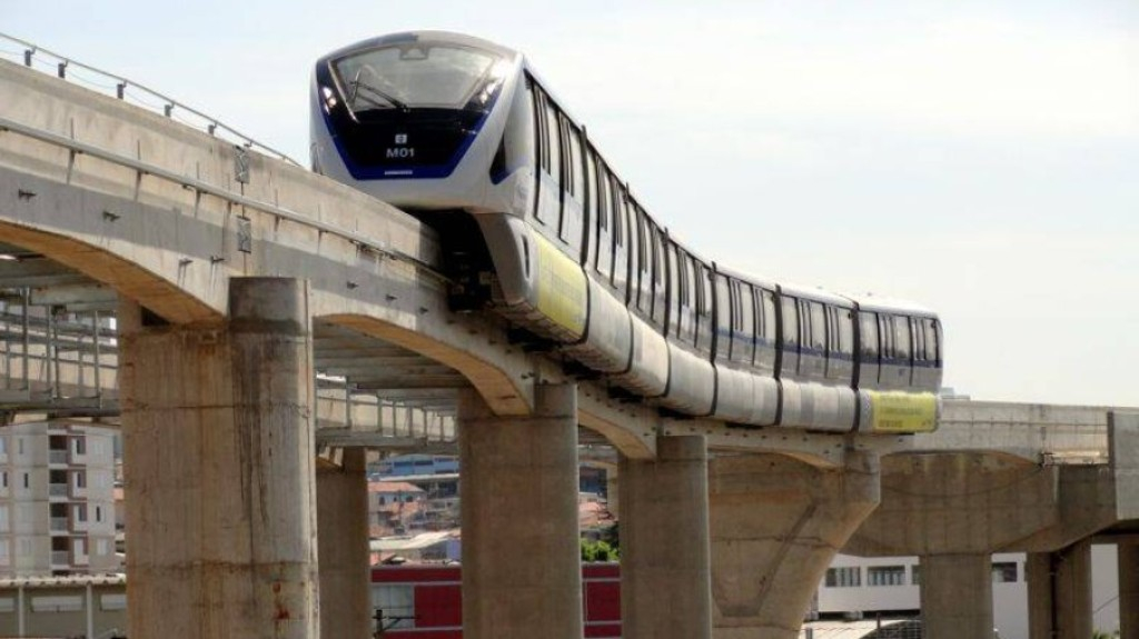 Vídeo: Linha 15-Prata do Metrô é paralisada após colisão entre trens