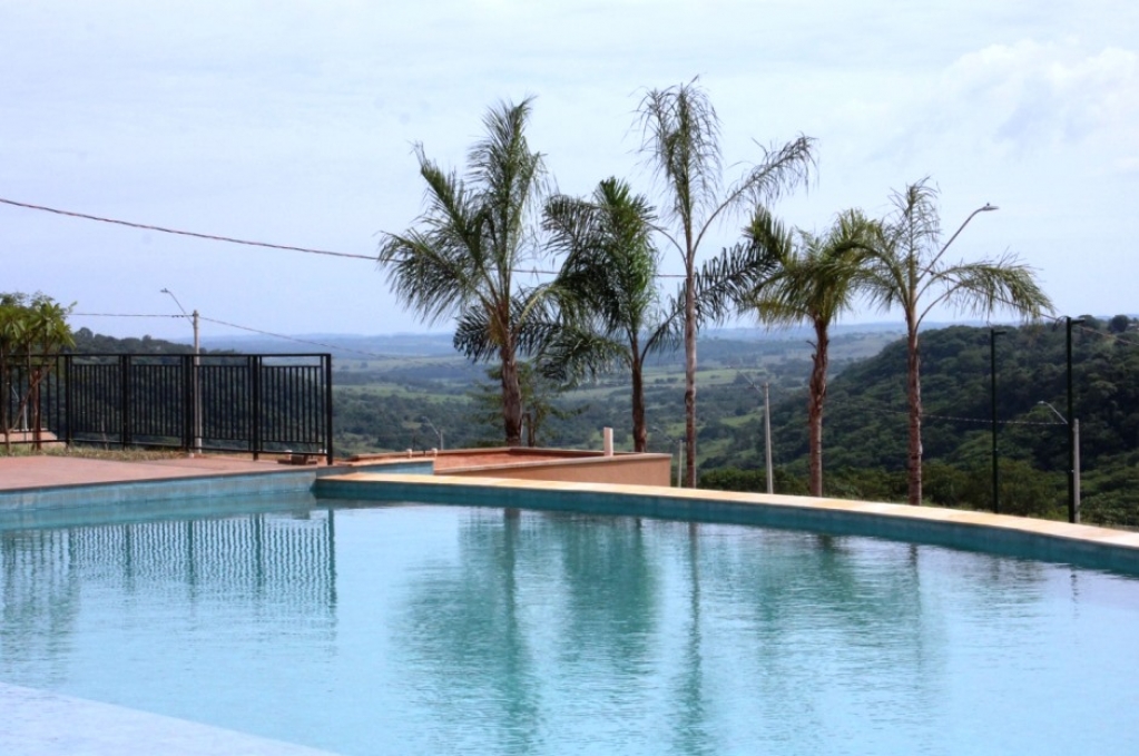 As obras do clube resort, que integram área de lazer ao lado da Mata Atlântica, estão em fase avançada